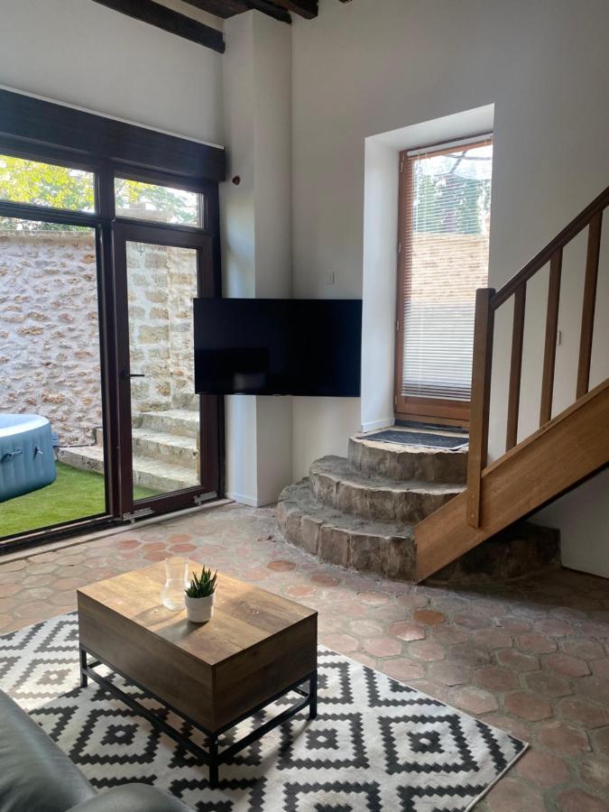 Studio Duplex Avec Spa Et Cour Privee Bonnelles Ngoại thất bức ảnh
